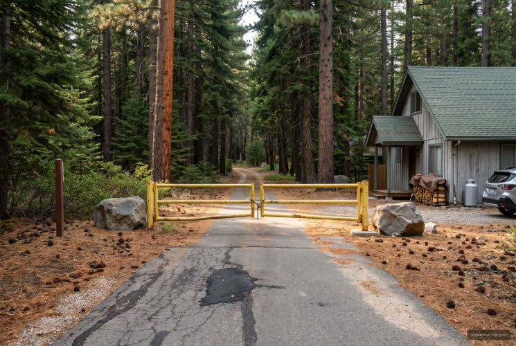 Golden-Bear-South-Lake-Tahoe Golden Bear, South Lake Tahoe, CA neighborhood